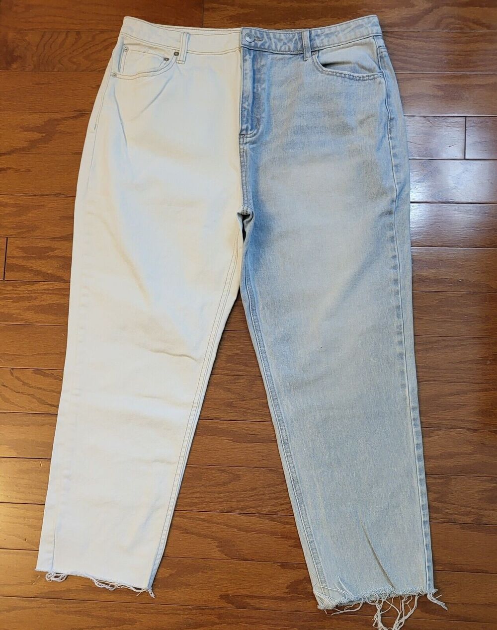 No Boundaries Capri Jeans Womens 17 Blue Light Wash And White Causal Frayed Hem